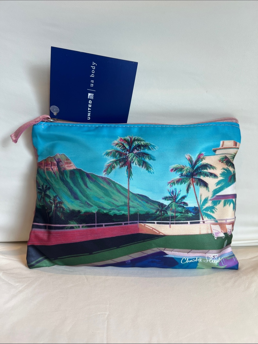 United Airlines Hawaii Amenity Kit with UA Diamond head NWT rare